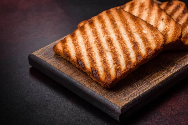 Tasty Fresh Crispy Bread Slices Form Grilled Toast Cooking Delicious — Stock Photo, Image