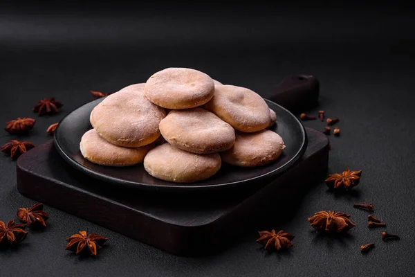 Delicious Fresh Baked Cornmeal Shortcakes Cookies Black Ceramic Plate Dark — стоковое фото