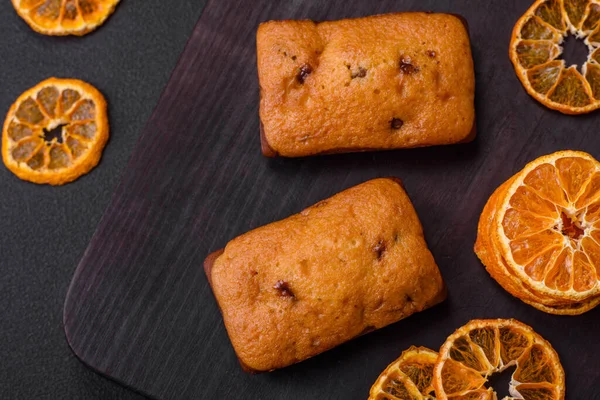 Délicieux Muffins Chocolat Tranches Rondes Séchées Mandarine Couleur Orange Vif — Photo