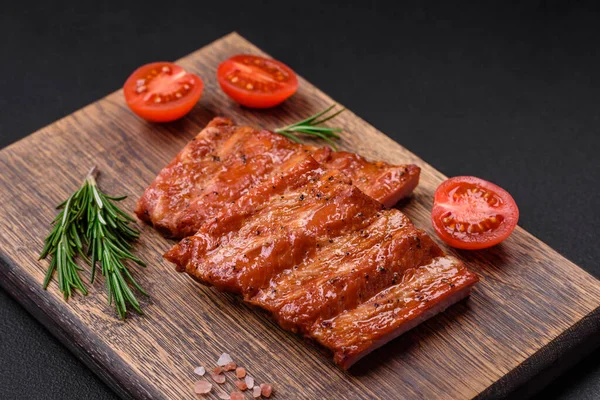 Delicious Fresh Grilled Smoked Ribs Salt Spices Herbs Dark Concrete — Stock Photo, Image