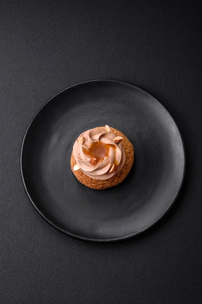 Delicious Sweet Shu Cake Cream Nuts Dark Concrete Background — Stock Photo, Image