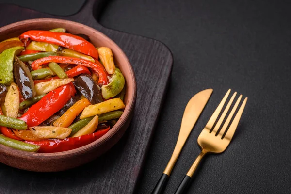Köstliches Gemüse Gedünstete Paprika Spargelbohnen Und Kartoffeln Scheiben Geschnitten Mit — Stockfoto