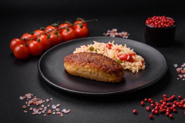 Lezzetli kızarmış pirzola ya da pirinçli, sebzeli, baharatlı ve çimento kaplı et köfteleri.