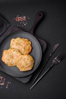 Lezzetli kızarmış fileto, baharatlı, tuzlu ve çimento kaplı gözleme.