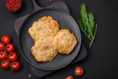 Lezzetli kızarmış fileto, baharatlı, tuzlu ve çimento kaplı gözleme.