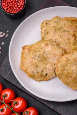 Lezzetli kızarmış fileto, baharatlı, tuzlu ve çimento kaplı gözleme.