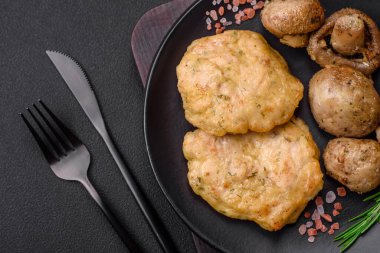 Lezzetli kızarmış fileto, baharatlı, tuzlu ve çimento kaplı gözleme.