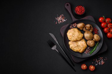 Lezzetli kızarmış fileto, baharatlı, tuzlu ve çimento kaplı gözleme.