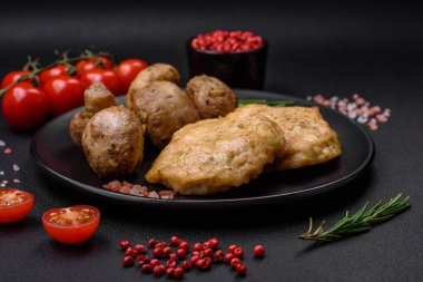 Lezzetli kızarmış fileto, baharatlı, tuzlu ve çimento kaplı gözleme.