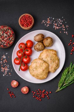 Lezzetli kızarmış fileto, baharatlı, tuzlu ve çimento kaplı gözleme.