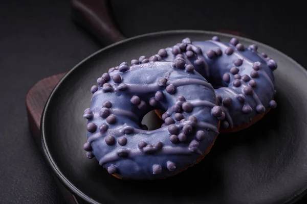 Köstliche Süße Donut Von Lila Farbe Glasur Und Mit Lila — Stockfoto