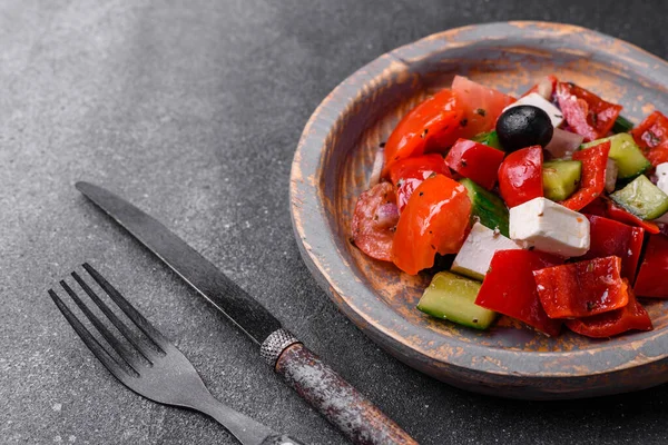 Délicieuse Salade Grecque Juteuse Fraîche Avec Fromage Feta Olives Poivrons — Photo