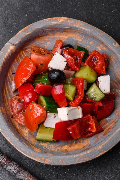 Köstlicher Frischer Saftiger Griechischer Salat Mit Feta Käse Oliven Paprika — Stockfoto