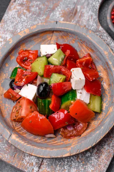 Köstlicher Frischer Saftiger Griechischer Salat Mit Feta Käse Oliven Paprika — Stockfoto