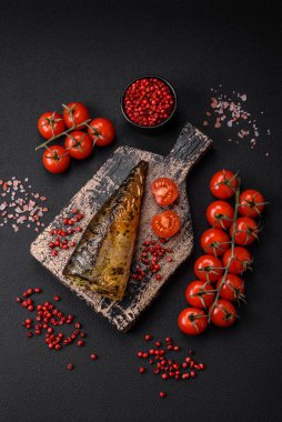 Tuzlu, baharatlı ve çimento kaplı lezzetli ızgara uskumrular.