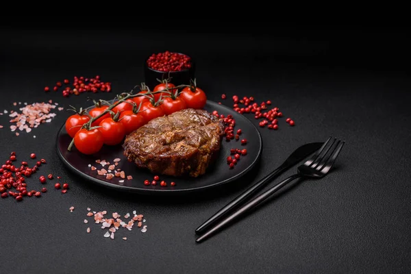 Delicioso Jugoso Filete Cerdo Carne Parrilla Con Sal Especias Hierbas —  Fotos de Stock