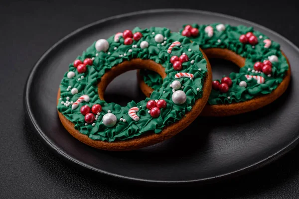 Köstliche Weihnachts Lebkuchen Auf Dunklem Texturiertem Hintergrund Vorbereitung Auf Weihnachten — Stockfoto