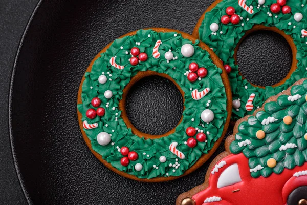 Fresco Delizioso Natale Forno Biscotti Pan Zenzero Capodanno Con Motivo — Foto Stock
