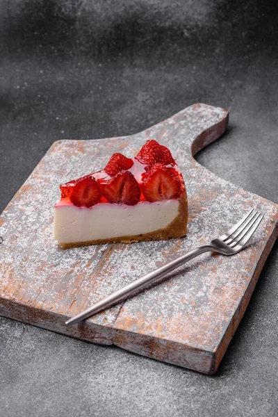 Delicious Fresh Cheesecake Strawberries Syrup Mascarpone Cheese Textured Concrete Background — Stock Photo, Image