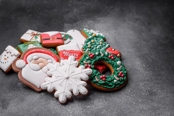 Mooie Gekleurde Kerst Peperkoek Koekjes Voor Het Ontwerp Decoratie Van — Stockfoto