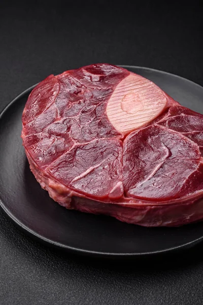 Steak Ossobuco Daging Segar Dengan Garam Rempah Rempah Dan Rempah — Stok Foto