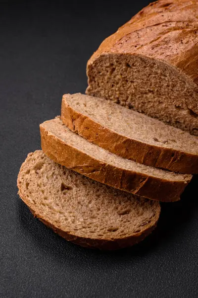 Delicioso Pão Crocante Fresco Pão Branco Com Grãos Sementes Fundo — Fotografia de Stock