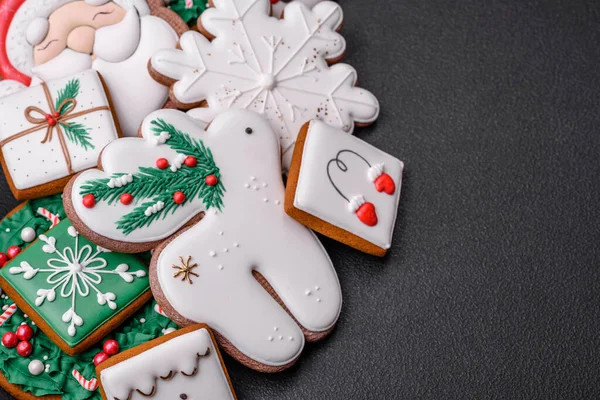 Beau Noël Nouvel Coloré Biscuits Pain Épice Faits Maison Sur — Photo