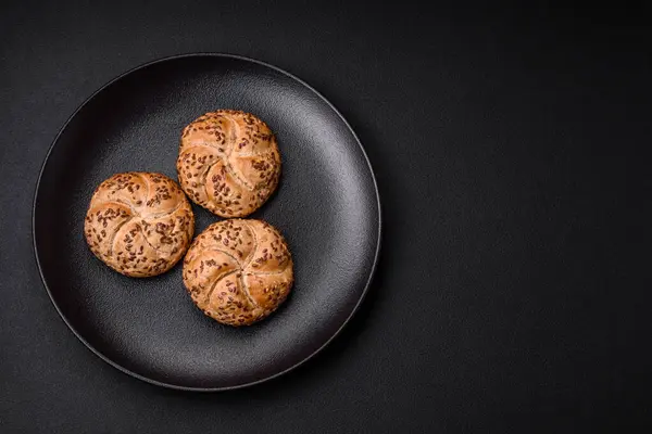 Delicious Freshly Baked Crispy Bun Kaiser Roll Sesame Seeds Dark — Stock Photo, Image