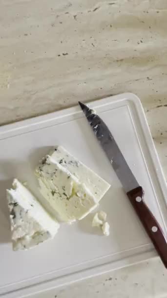 Delicious Fresh Cheese Blue Mold Dorblu Wooden Cutting Board Dark — Videoclip de stoc