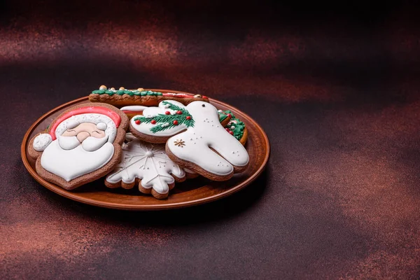 精美美味的圣诞姜饼 有混凝土质感背景 圣诞装饰品 — 图库照片