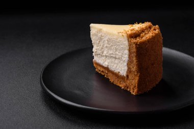 Beton kaplamalı lezzetli cheesecake keki. Lezzetli kahvaltı tatlısı