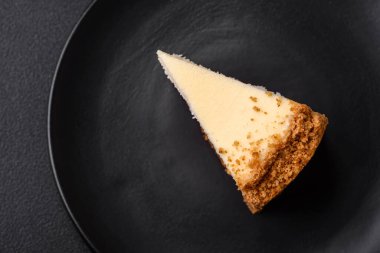 Beton kaplamalı lezzetli cheesecake keki. Lezzetli kahvaltı tatlısı