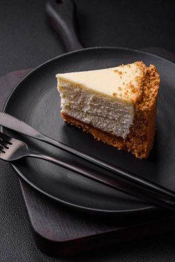 Beton kaplamalı lezzetli cheesecake keki. Lezzetli kahvaltı tatlısı