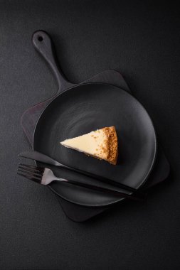 Beton kaplamalı lezzetli cheesecake keki. Lezzetli kahvaltı tatlısı