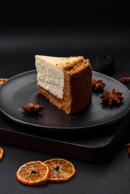 Beton kaplamalı lezzetli cheesecake keki. Lezzetli kahvaltı tatlısı