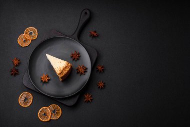 Beton kaplamalı lezzetli cheesecake keki. Lezzetli kahvaltı tatlısı