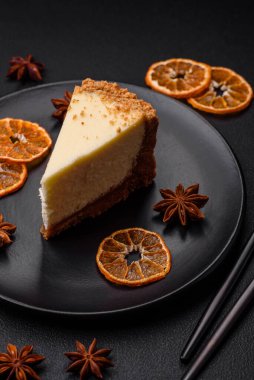 Beton kaplamalı lezzetli cheesecake keki. Lezzetli kahvaltı tatlısı