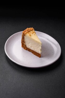 Beton kaplamalı lezzetli cheesecake keki. Lezzetli kahvaltı tatlısı
