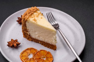 Beton kaplamalı lezzetli cheesecake keki. Lezzetli kahvaltı tatlısı