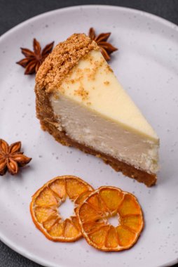 Beton kaplamalı lezzetli cheesecake keki. Lezzetli kahvaltı tatlısı