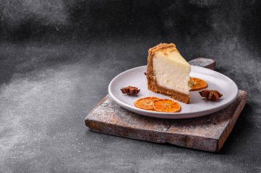 Beton kaplamalı lezzetli cheesecake keki. Lezzetli kahvaltı tatlısı