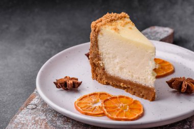 Beton kaplamalı lezzetli cheesecake keki. Lezzetli kahvaltı tatlısı