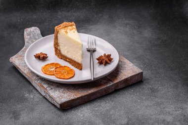 Beton kaplamalı lezzetli cheesecake keki. Lezzetli kahvaltı tatlısı
