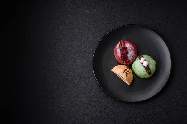 Heerlijke Zoete Kleurrijke Mochi Desserts Ijs Met Rijstdeeg Toppings Een — Stockfoto