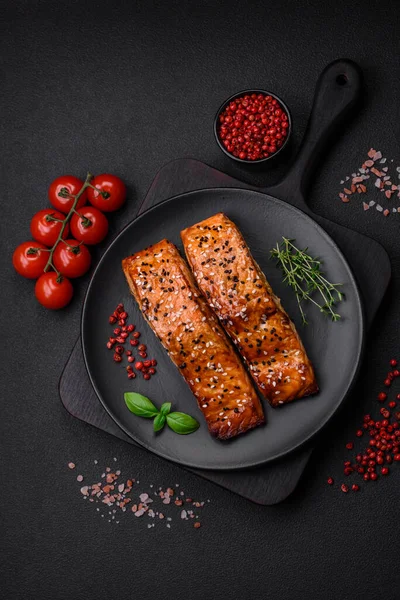 Delicious Fresh Grilled Red Fish Salt Spices Herbs Dark Concrete — Stock Photo, Image