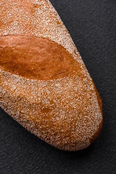 Французький Хліб Багет Темному Текстурованому Бетонному Фоні Робимо Смачну Брушету — стокове фото