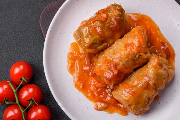 Delicioso Dolma Molho Tomate Com Cenouras Cebolas Sal Especiarias Ervas — Fotografia de Stock