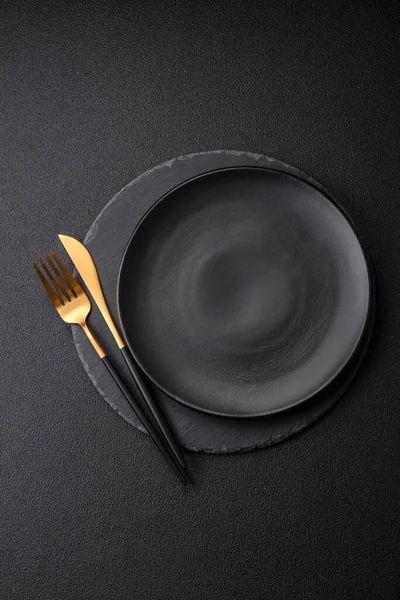 Empty Black Plate Dark Stone Background Copy Space Top View — Stock Photo, Image
