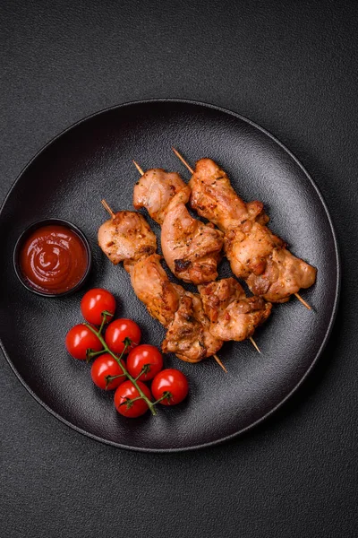 Delicious Fresh Juicy Chicken Pork Kebab Skewers Salt Spices Dark — Stock Photo, Image