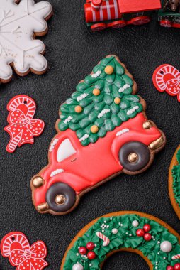 Noel kurabiyesi. Ballı, zencefilli ve tarçınlı lezzetli zencefilli kurabiyeler. Kış bileşimi